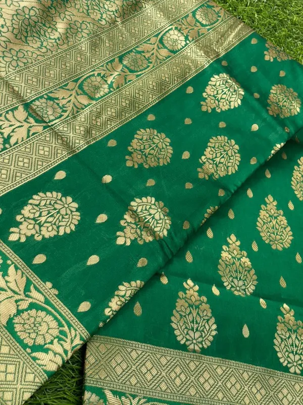 Green_Printed_Kanjivaram_Silk_Saree_with_Saree_Cover